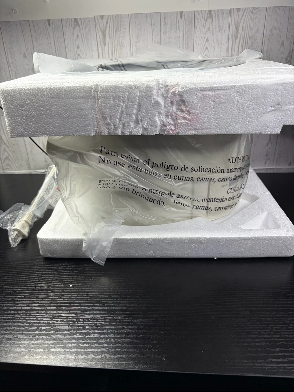 Crock-Pot 7 Qt Oval Slow Cooker - Cream “DAMAGED BOX” COOKER WASN’T AFFECTED